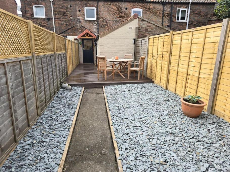 Free Parking, Outdoor Decking - Flanders Holiday home *