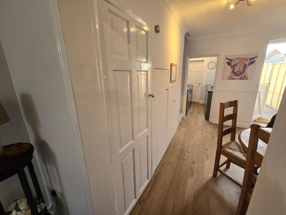 Free Parking, Outdoor Decking - Flanders * Beverley