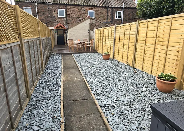 Free Parking, Outdoor Decking - Flanders Cottage