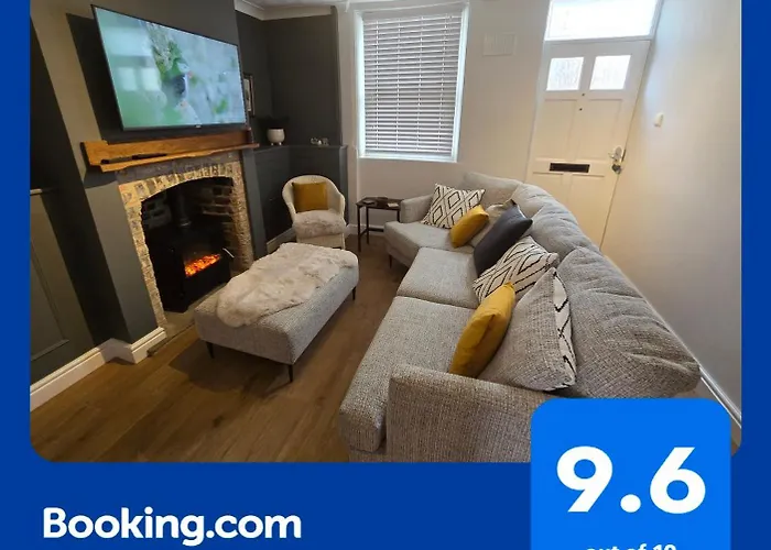 Free Parking, Outdoor Decking - Flanders Cottage
