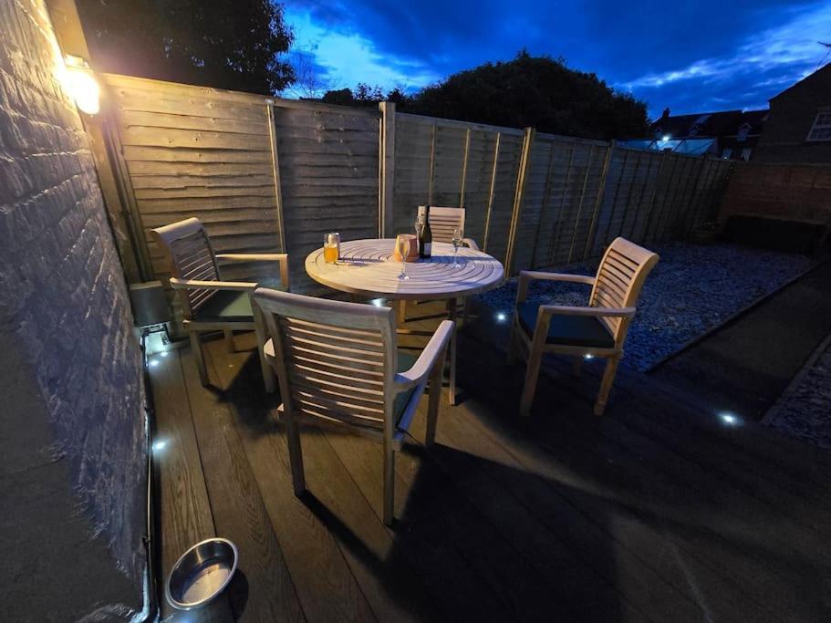 Free Parking, Outdoor Decking - Flanders Holiday home Beverley