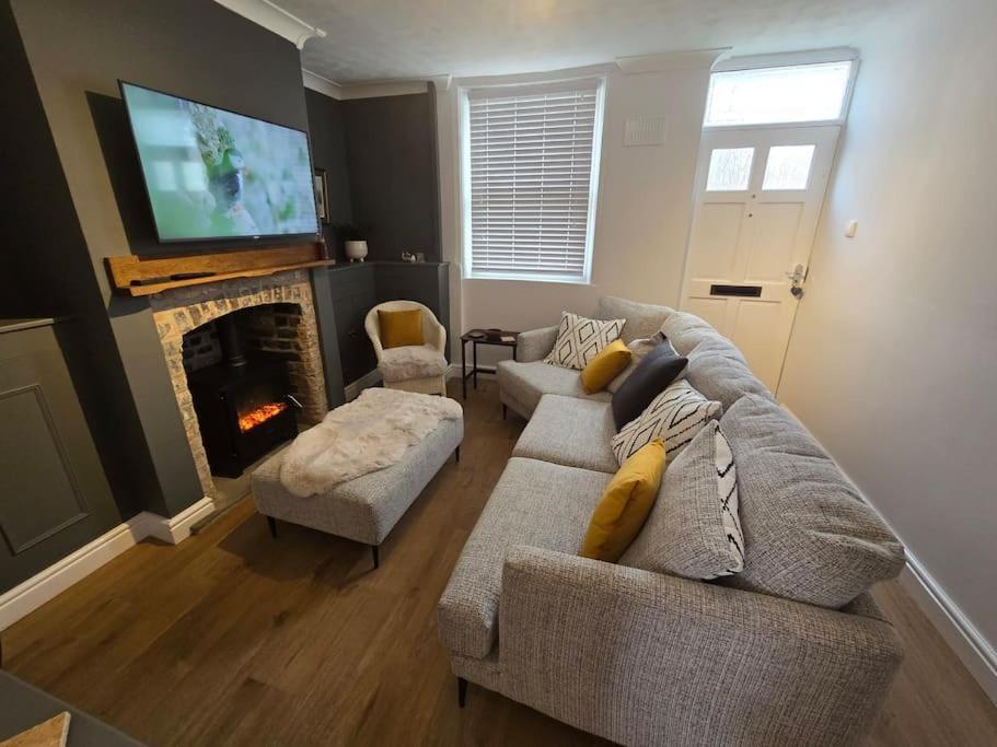 Free Parking, Outdoor Decking - Flanders * Beverley