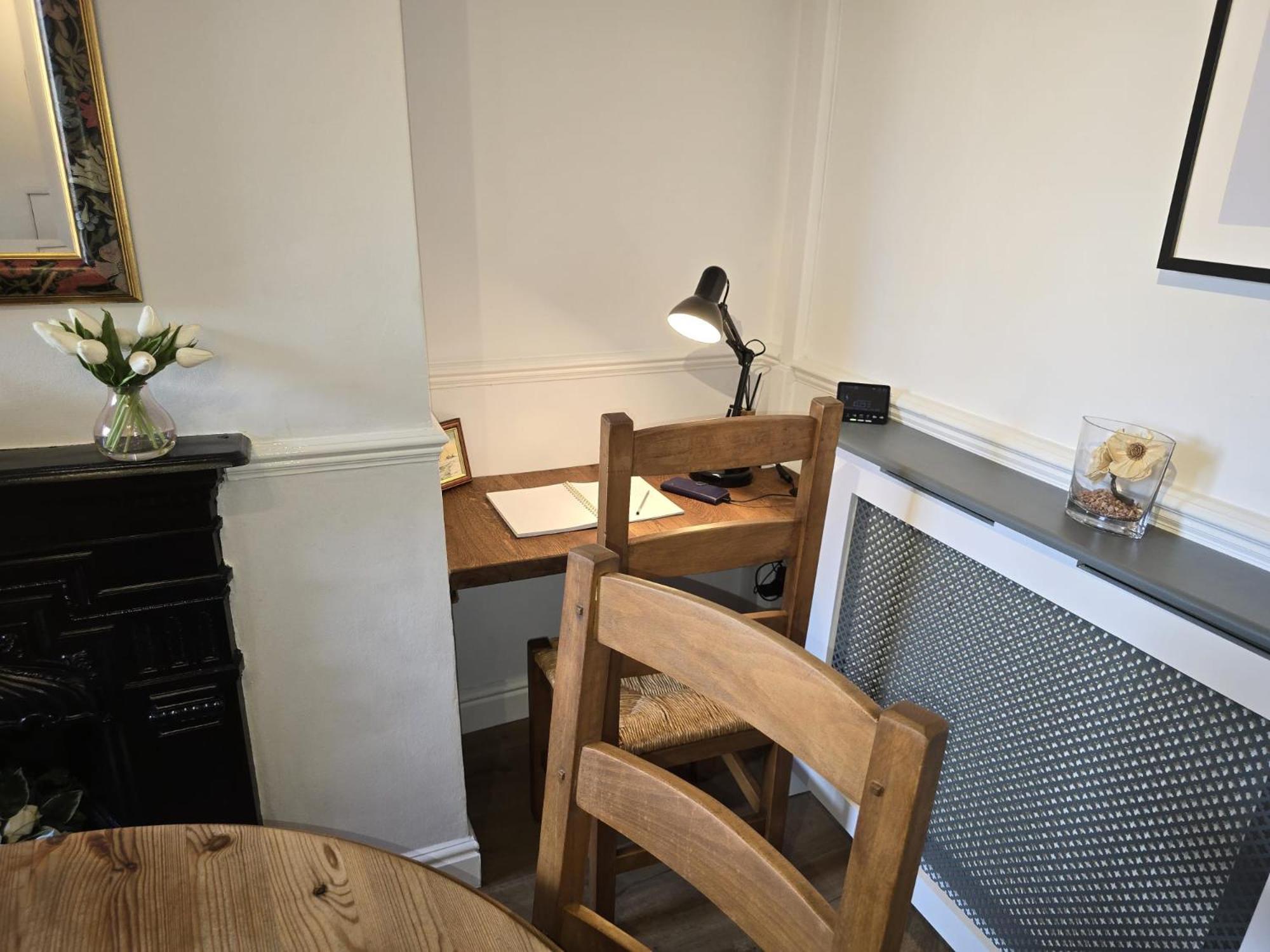 Free Parking, Outdoor Decking - Flanders Beverley
